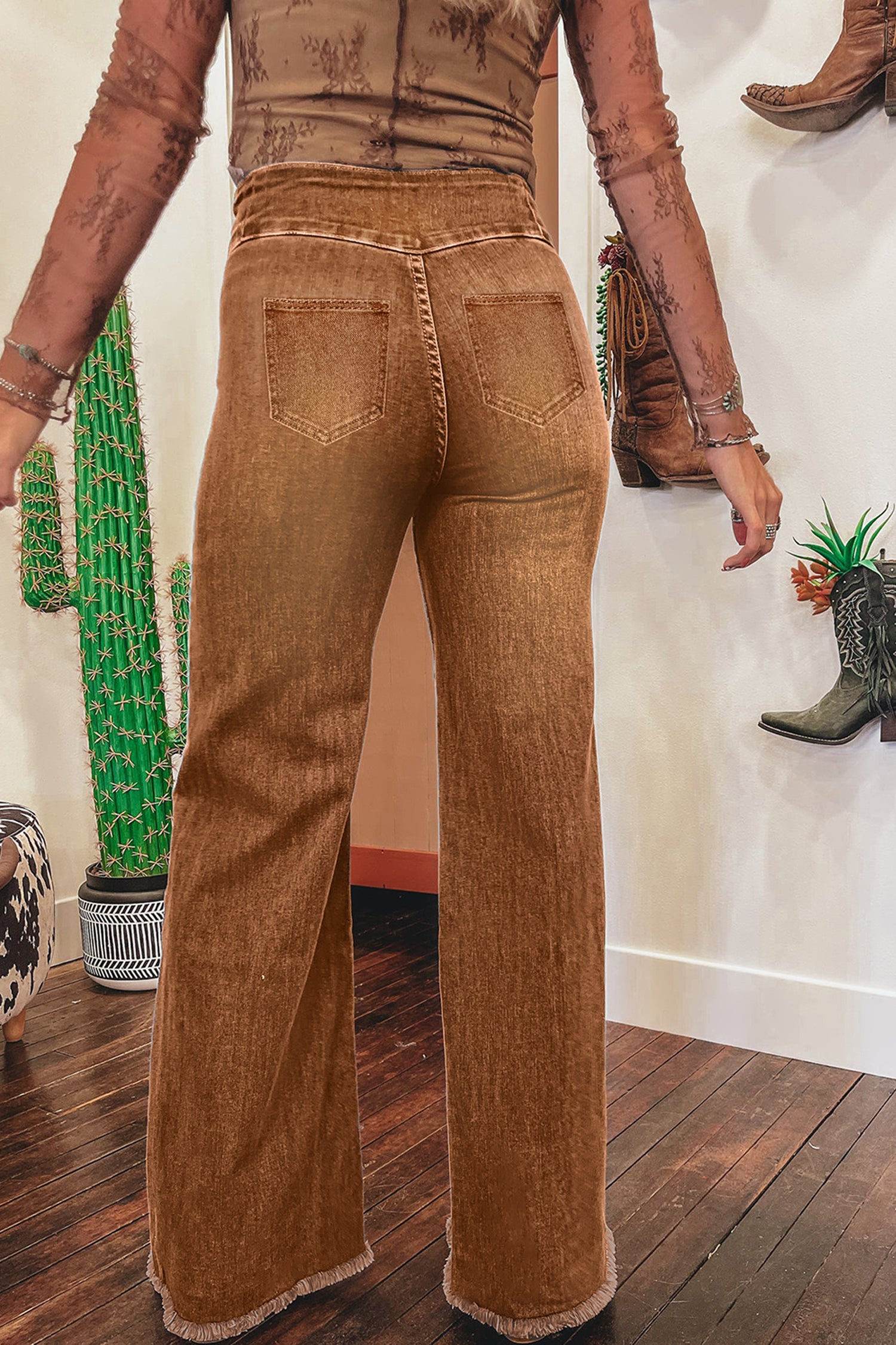 Kaffee-High-Waist-Button-Jeans mit Griff und Naht mit Rohsaum-Flare-Decke