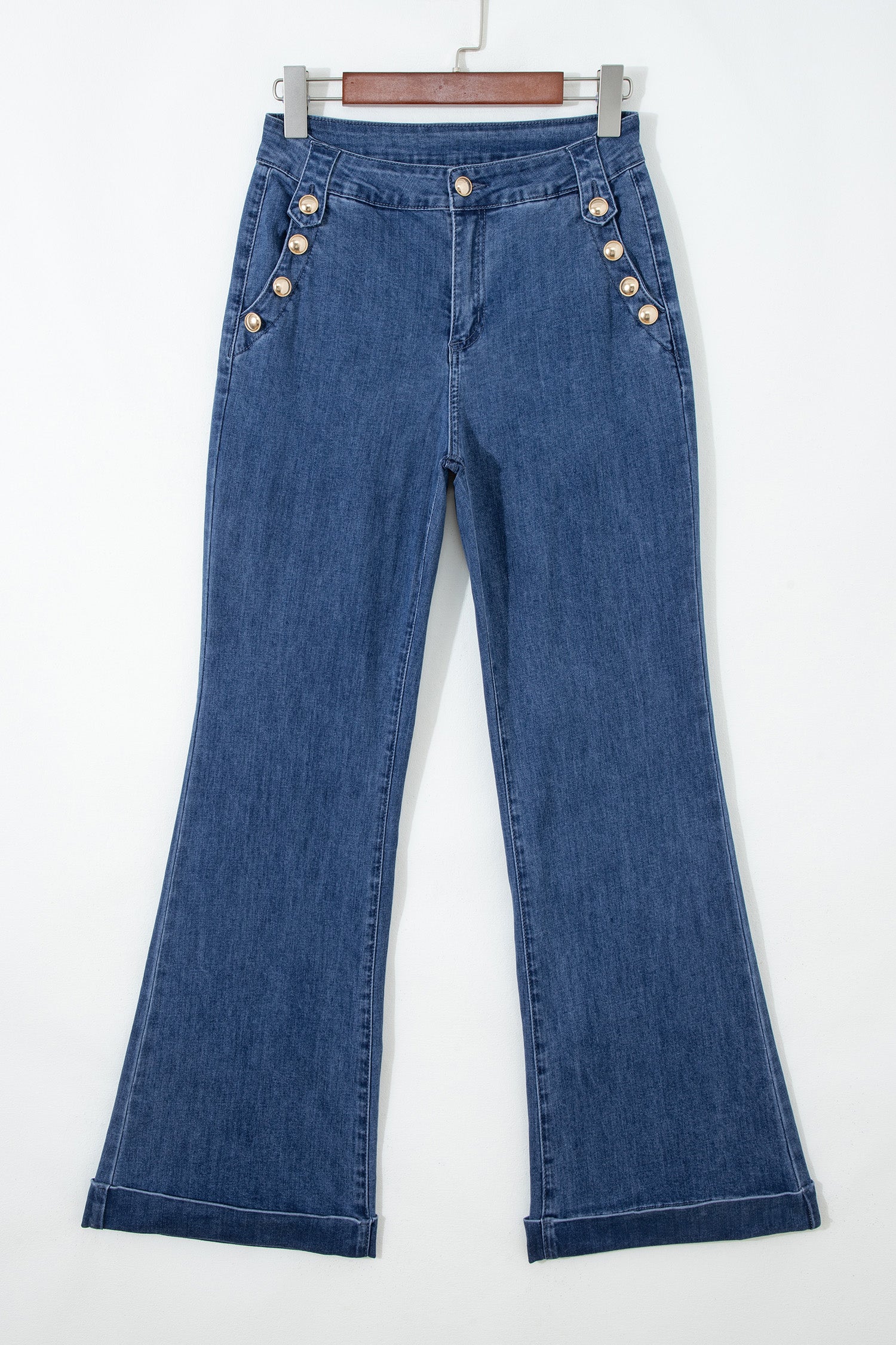 Ashleigh Blue Golden Button Detail Rolled Edge Flare Leg Jeans - Damesmode Afbeelding 4