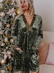 Dschungelgrünes Samtkleid mit langen Ärmeln mit V-Ausschnitt und Taschen - Miniatuur
