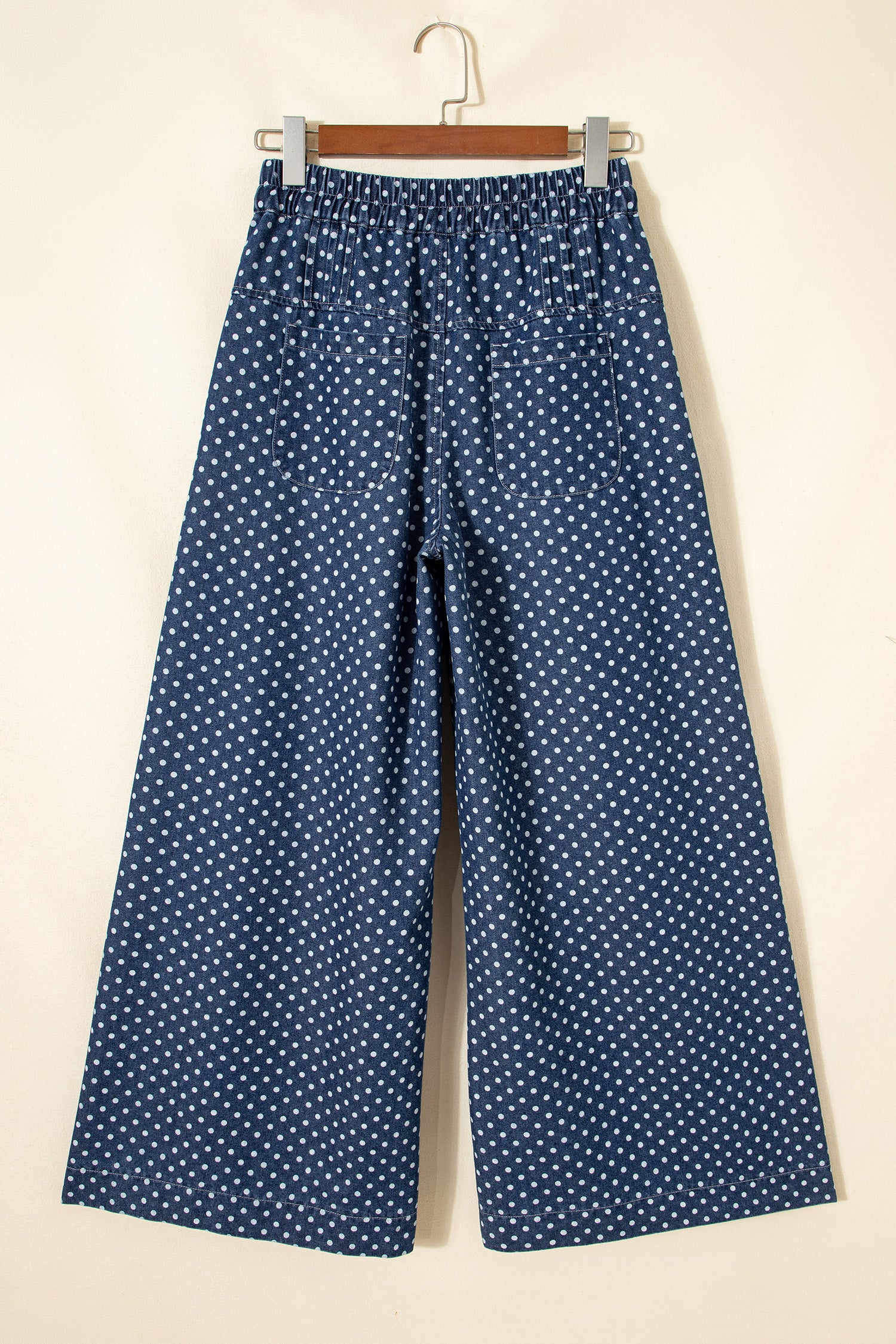 Himmelblaue Polka-Punkte-Knopf-Falten-Detail-Jeans mit weiten Beinen