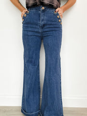 Ashleigh Blue Golden Button Detail Rolled Edge Flare Leg Jeans - Damesmode Afbeelding 3 - Miniatuur