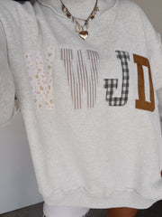 Sweat-shirt à col montant à motif mixte à motifs mixtes brodés avec écusson et col montant - Miniatuur