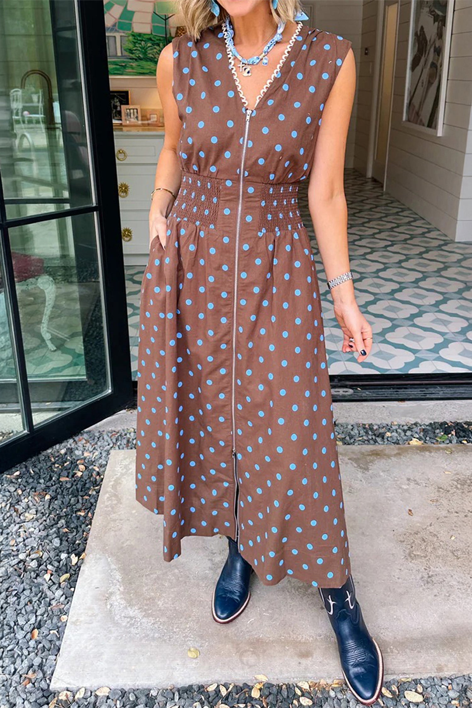 Robe sans manches à pois noire imprimée à pois contrasté, encol en V et fermeture éclair - Damesmode Afbeelding 4