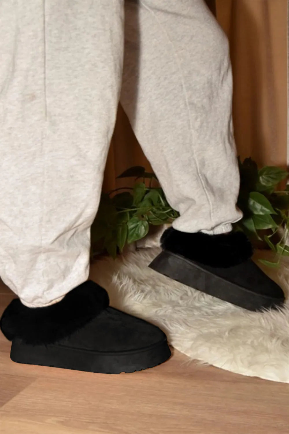WILD DIVA Faux-Fur Platform Slip On Booties - Exklusive Damenmode & Kleidung Kollektion | Redblad Deutschland