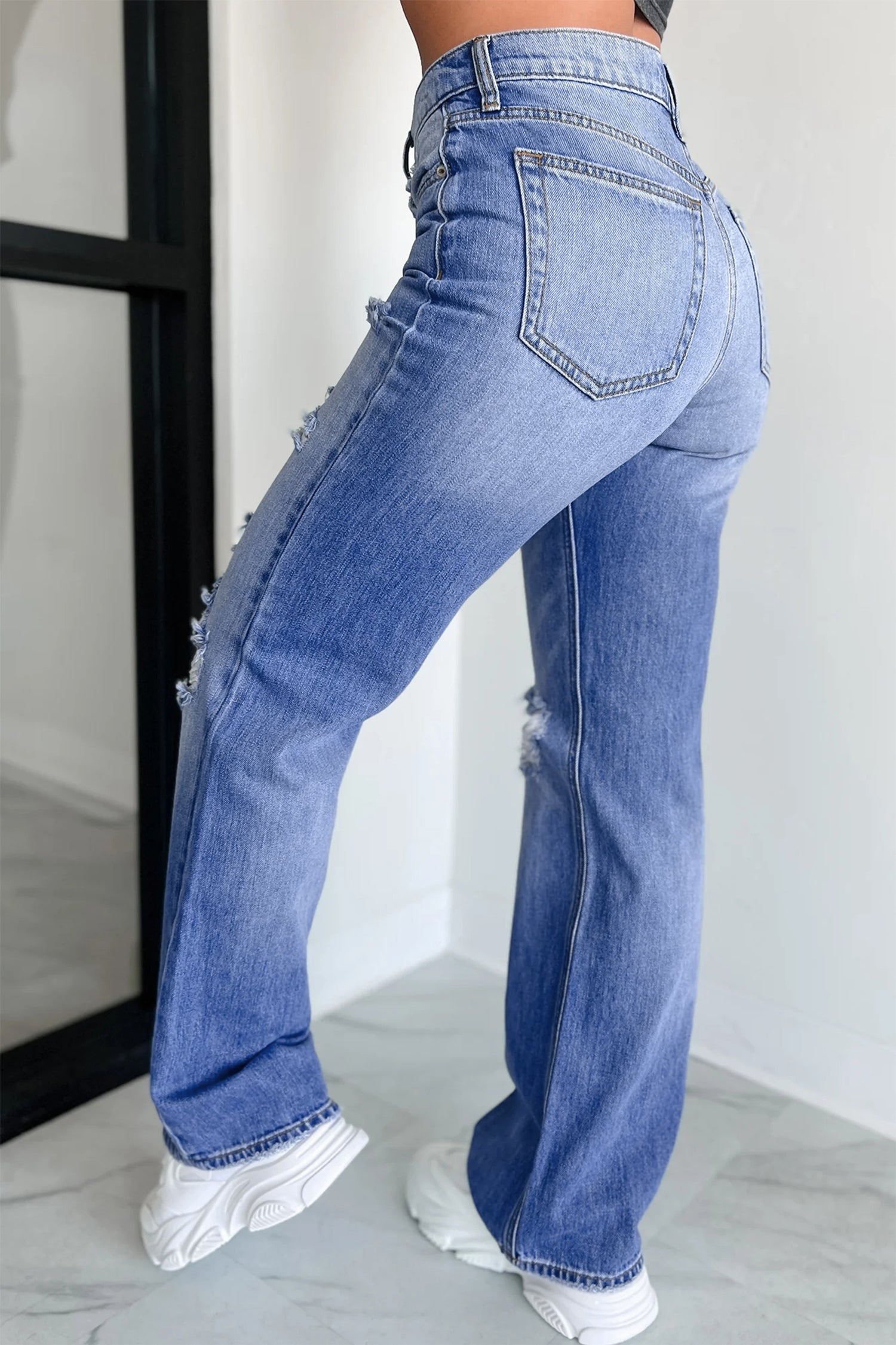 Myosotis Mid Rise Belastete Vorschau auf Jeans mit geraden Beinen
