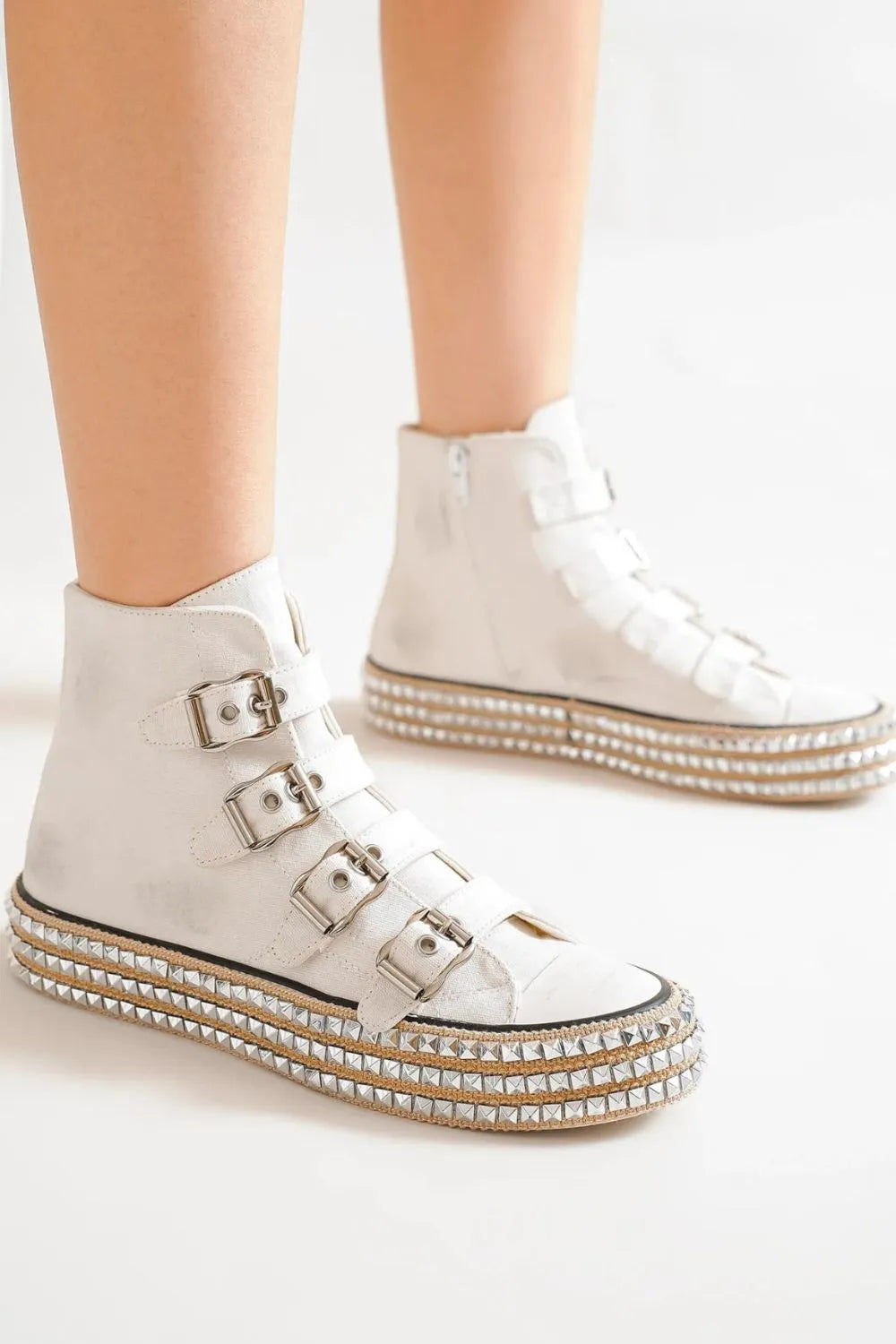 Beast Fashion Multi-Buckle Straps Studded Platform Sneakers - Exklusive Damenmode & Kleidung Kollektion | Redblad Deutschland