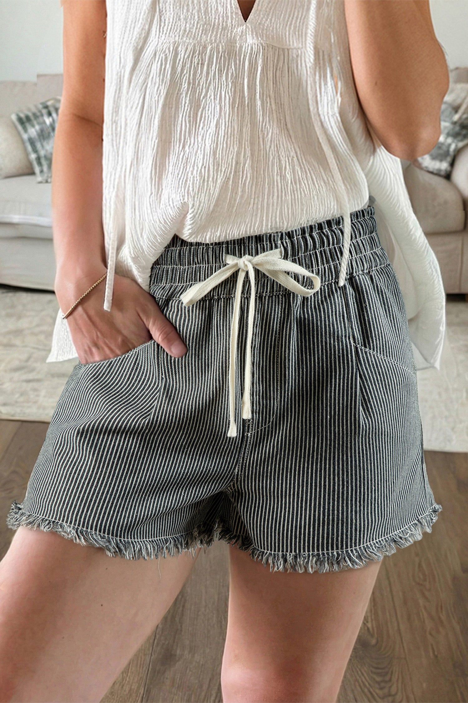 Black Stripe Raw Edge Drawstring Elastic Waist Casual Denim Shorts - Damesmode Afbeelding 1
