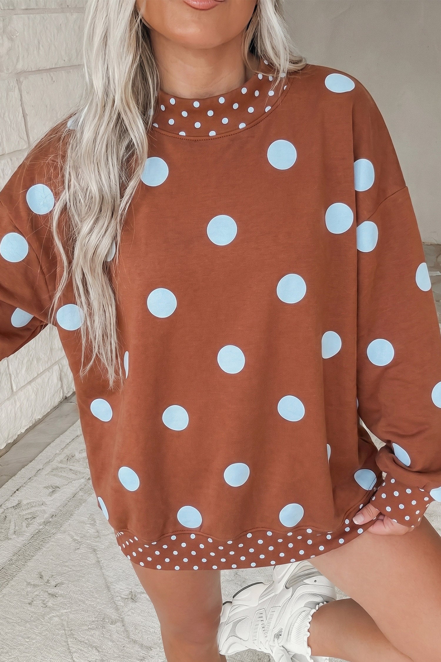 Sweat-shirt grand format à pois marron à motifs contrastants