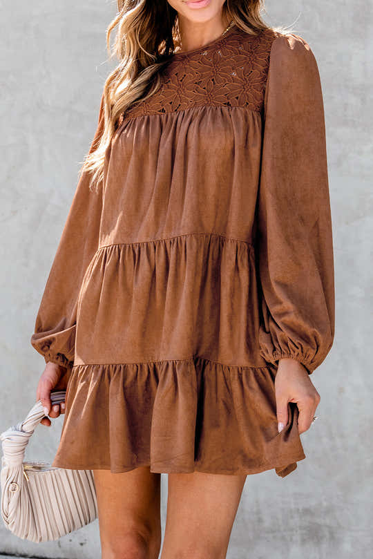 Kastanienbraunes Blumenspitzen-Häkelkleid mit Stufen und Rüschen Mini-Kleid