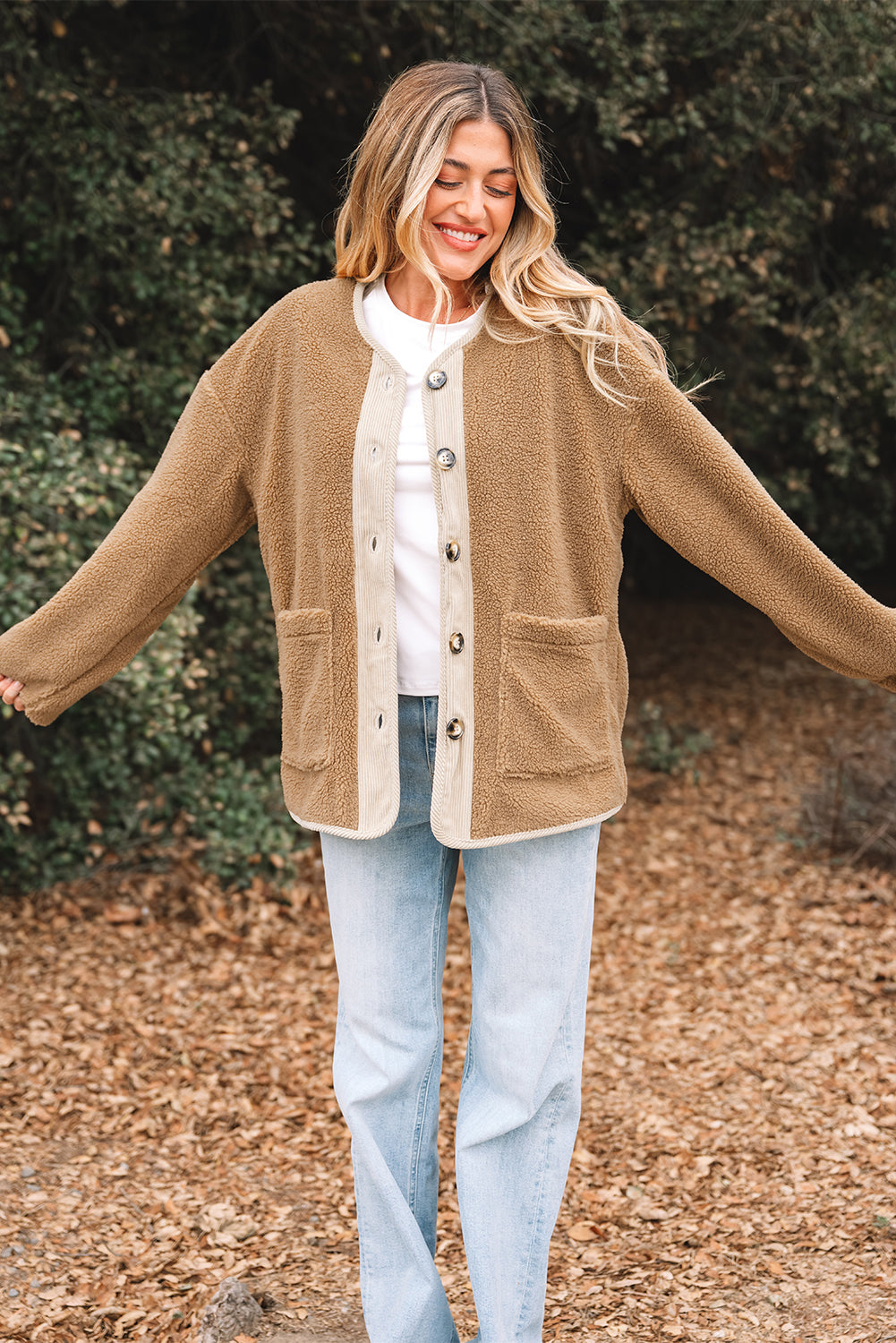 Veste en patchwork en velour côtelé beige français clair, bouffante, avec de grandes poches