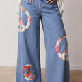 Vaqueros de pierna ancha con parche bordado con el símbolo floral de la paz de Myosotis - Foto 1
