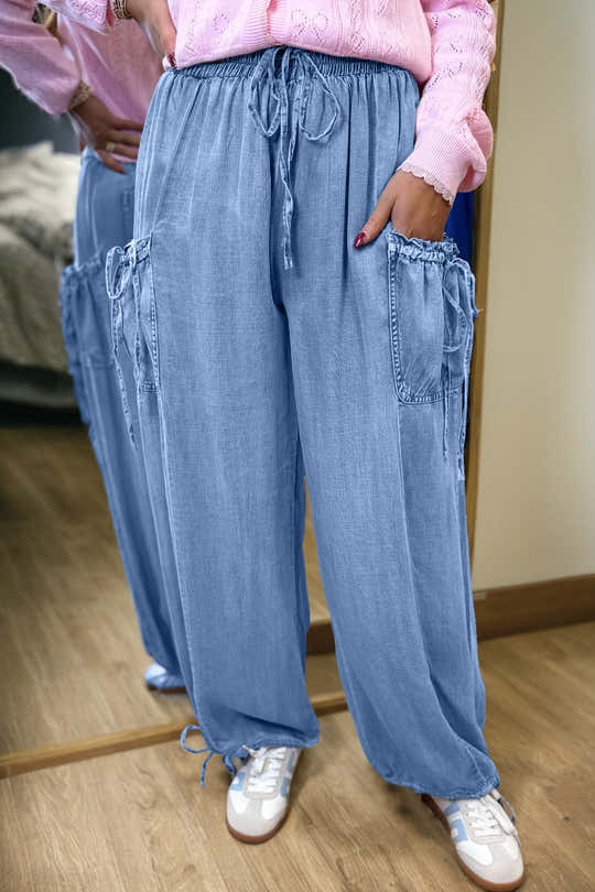 Beau Blue bukser med elastik i talje og lommer i løse denimbukser - Damemode billede 1