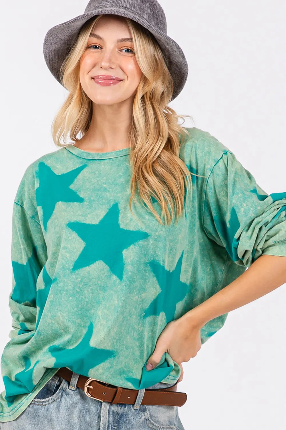 SAGE + FIG Mineral Wash Star Pattern T-Shirt - Luxe Damesmode & Kleding Collectie | Redblad Nederland