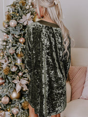 Dschungelgrünes Samtkleid mit langen Ärmeln mit V-Ausschnitt und Taschen - Miniatuur
