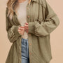 Shacket de punto verde musgo con botones sobredimensionados