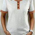 Hellgro Raw Seam Faarfblock Detail: Knäppchen Henley T-Shirt - Foto 2