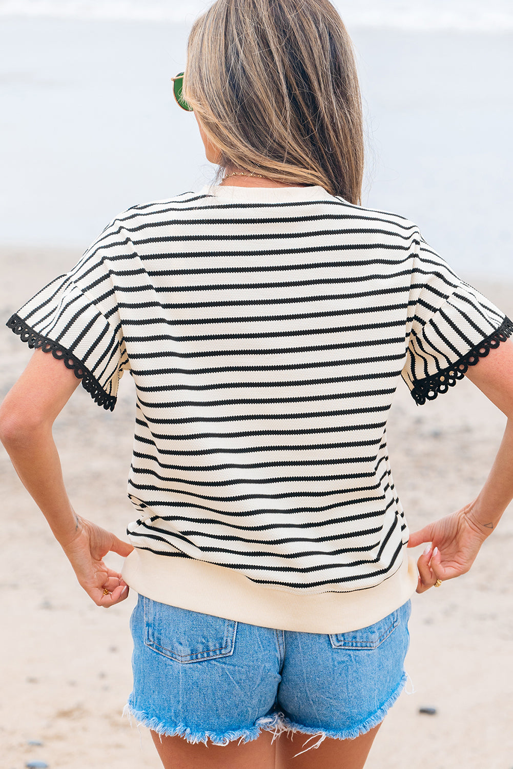 Black Stripe Scallop Lace Trim Ruffle Short Sleeves Crewneck Top - Damesmode Afbeelding 3