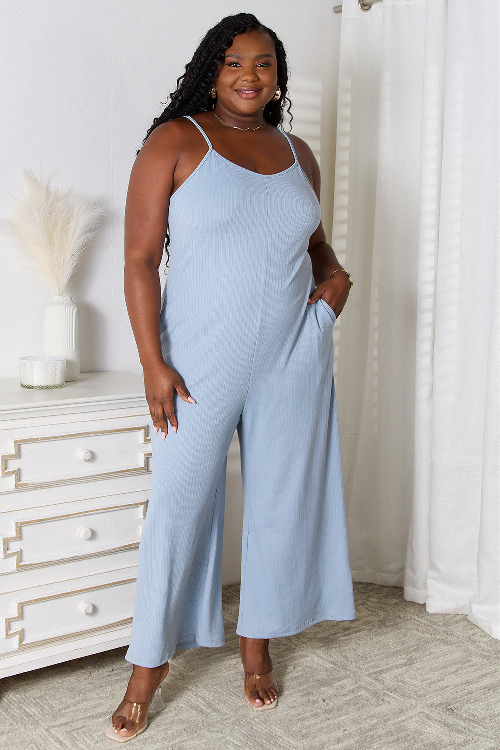 Basic Bae Full Size Spaghetti Strap V-Neck Jumpsuit - Exklusive Damenmode & Kleidung Kollektion | Redblad Deutschland