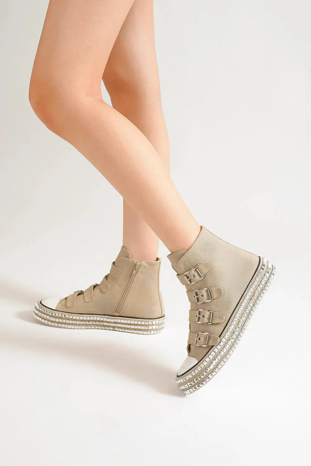 Beast Fashion Multi-Buckle Straps Studded Platform Sneakers - Exklusive Damenmode & Kleidung Kollektion | Redblad Deutschland
