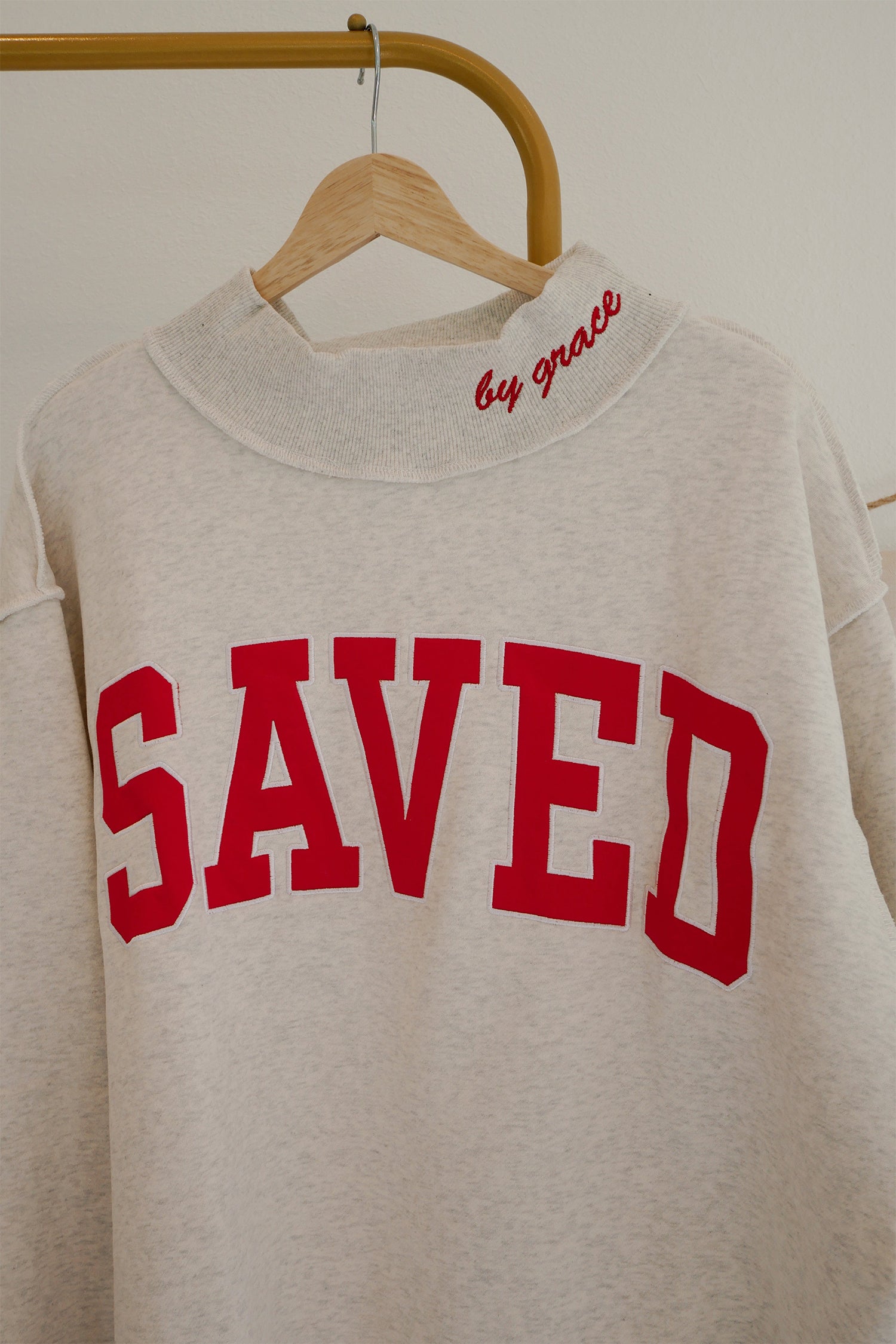 Gris sauvé par Grace Détail brodé À motif lettre Sweat à col montant
