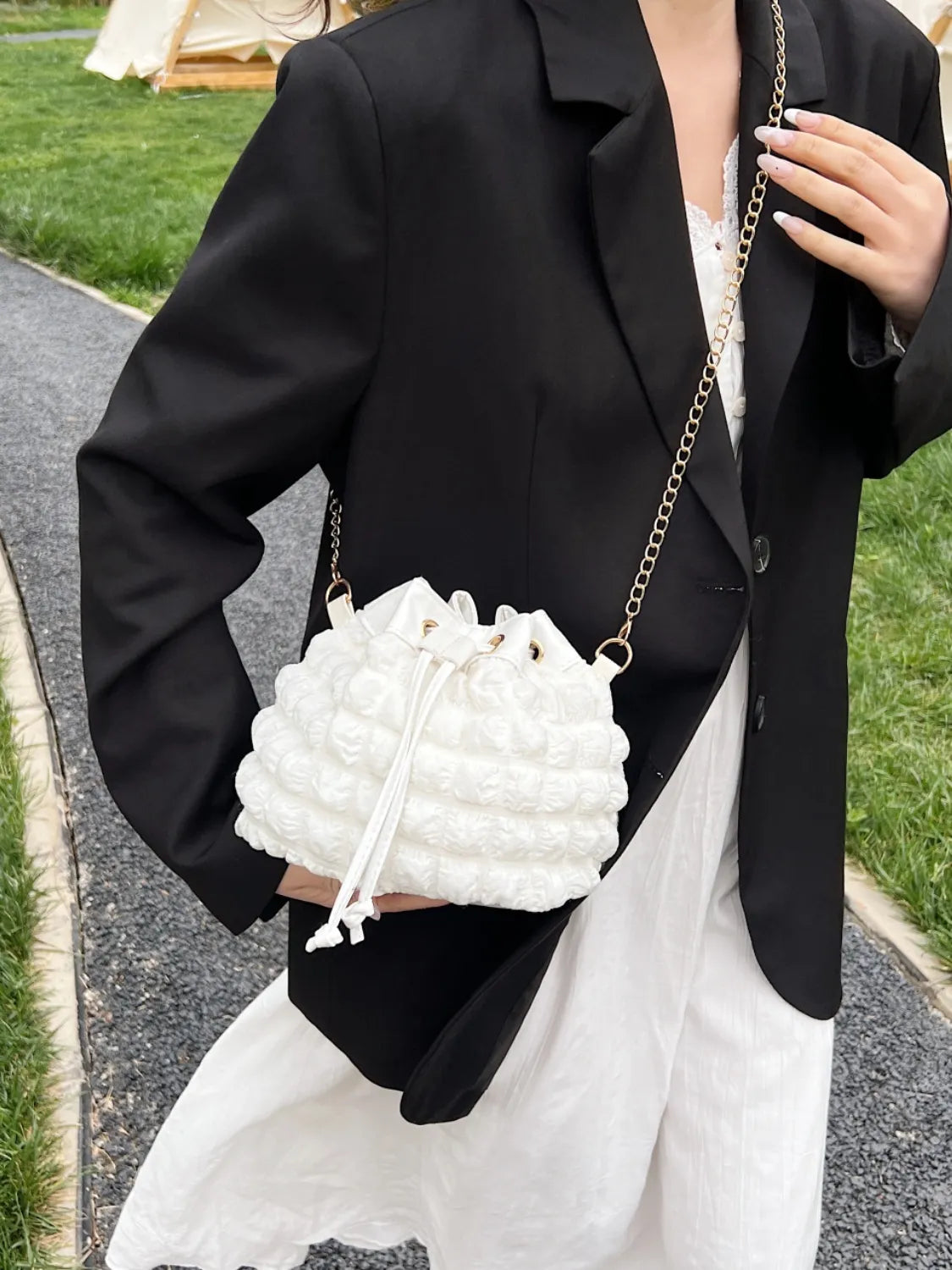Bubble Textured Bucket Bag - Exklusive Damenmode & Kleidung Kollektion | Redblad Deutschland