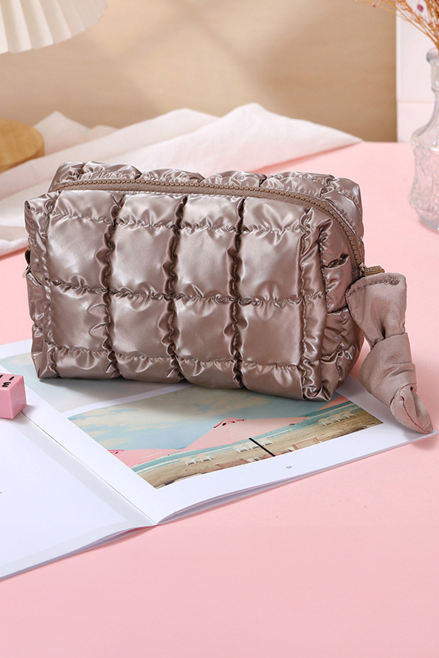 Kaffee einfarbiger gesteppter Nylon-Make-up-Beutel