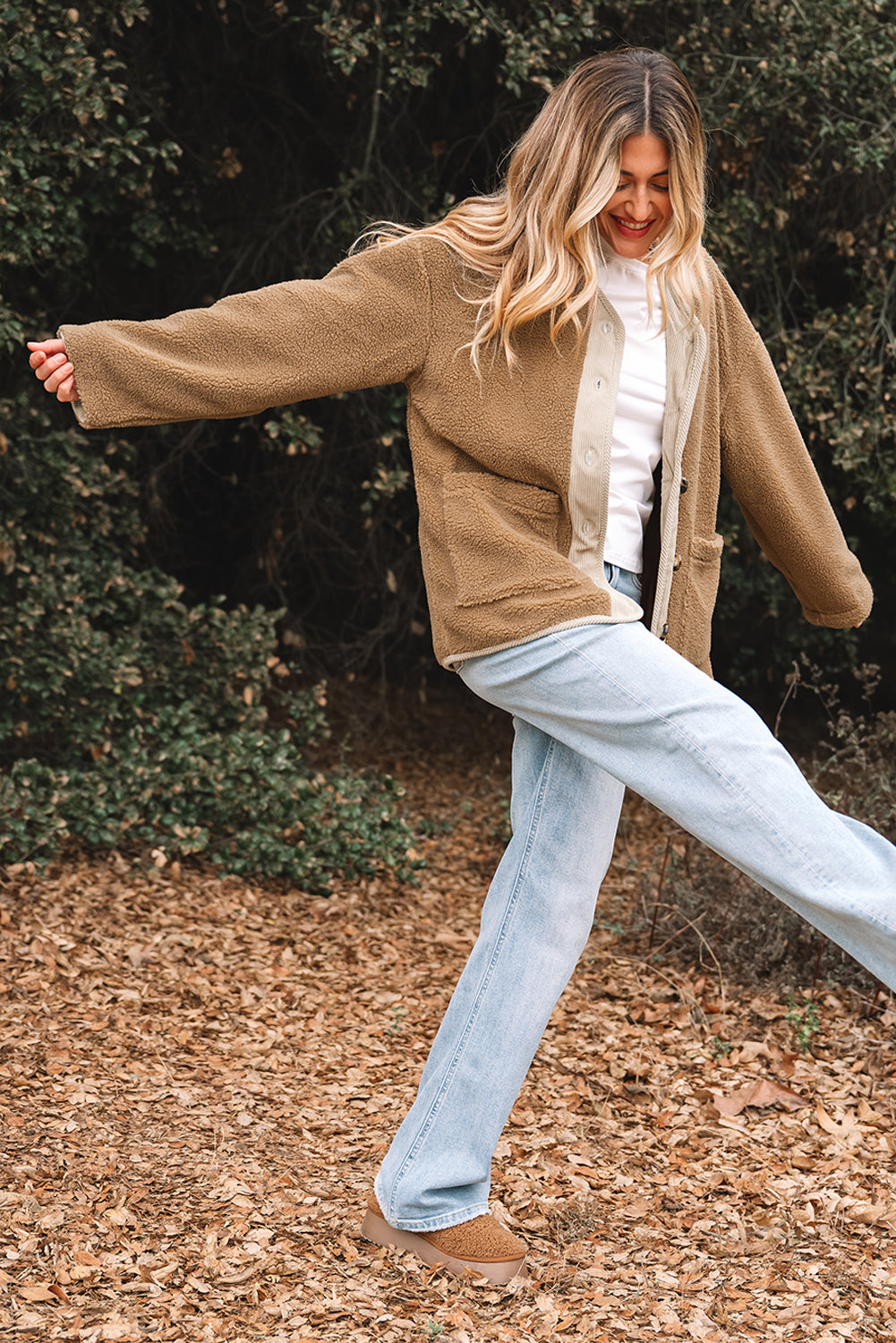 Veste en patchwork en velour côtelé beige français clair, bouffante, avec de grandes poches