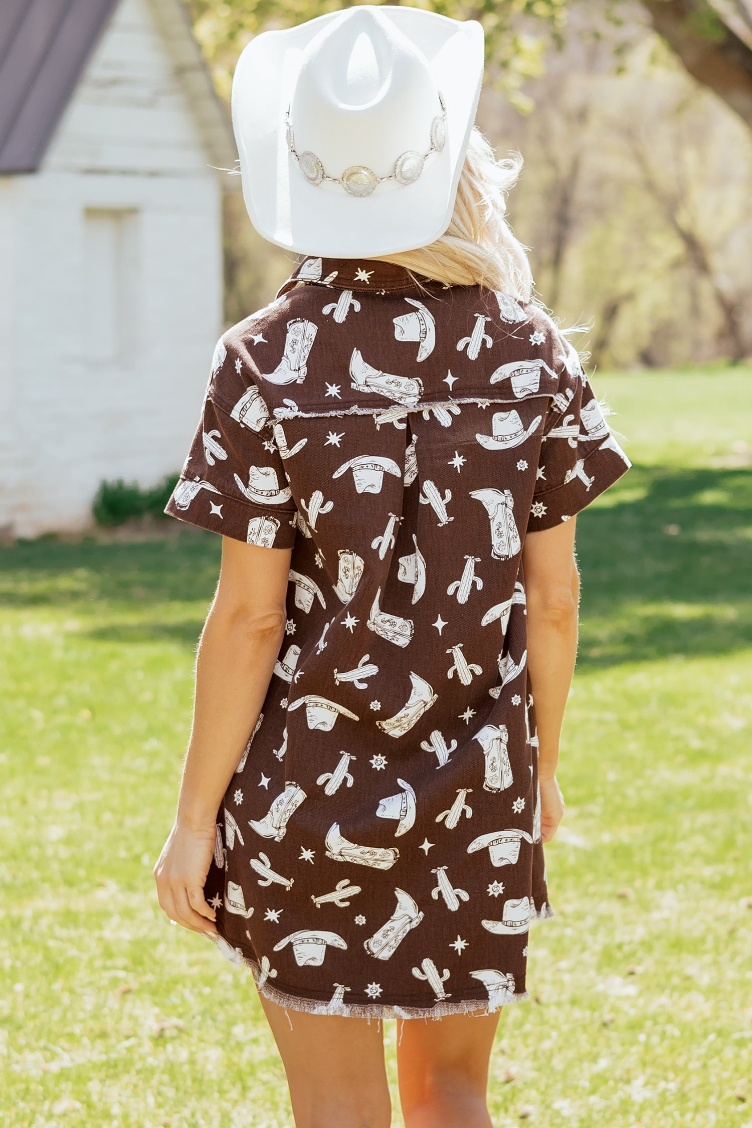 Brown Cowgirl Hats Boots Cactus Print Raw Edge Button Down Short Denim Dress - Damesmode Afbeelding 2