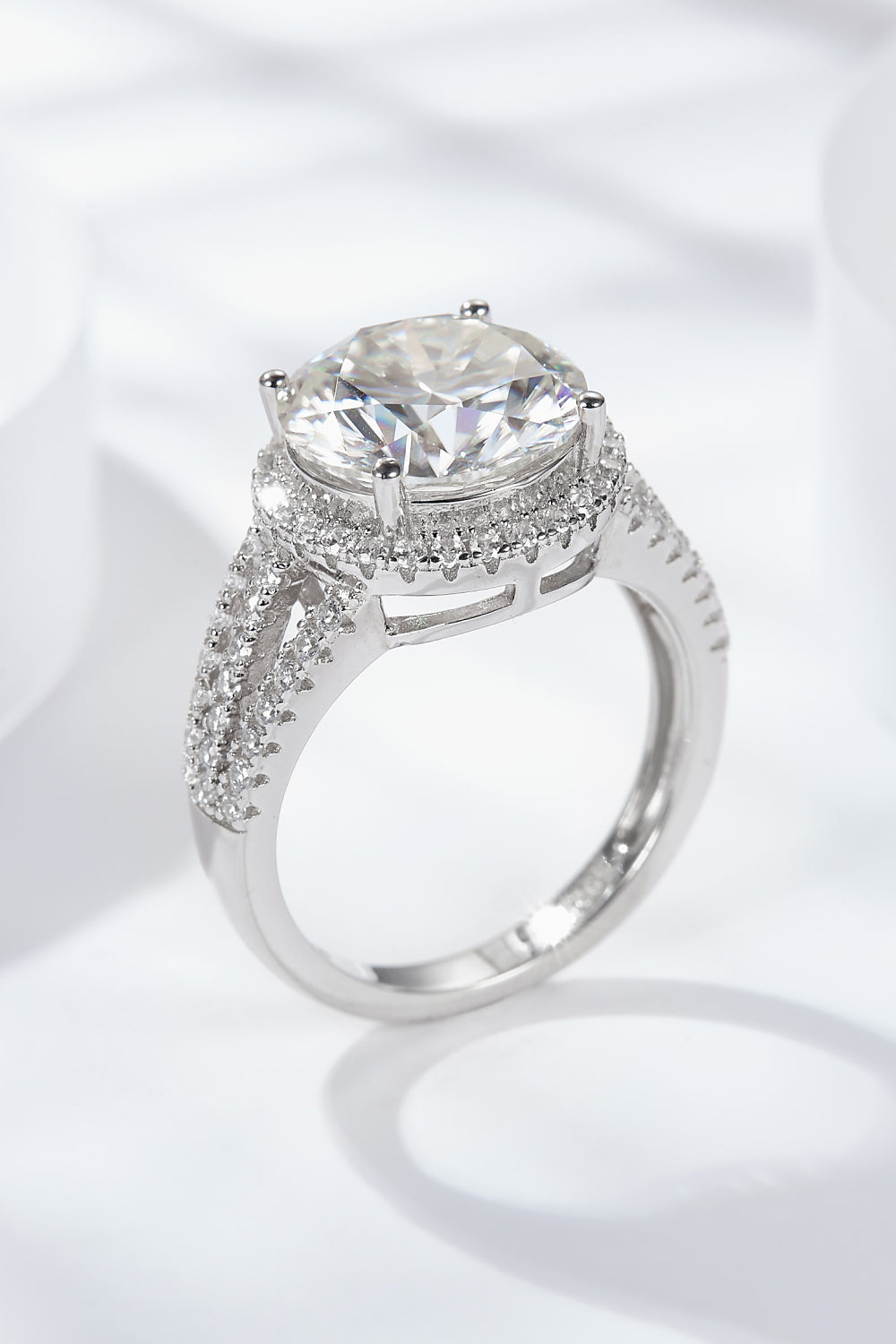 5 Carat  Moissanite Split Shank Ring | Redblad 18K Solid Gold & Certified Diamond Rings