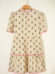 Robe courte courte à motifs floraux rayés abricot avec un ourlet à volants contrasté - Damesmode Afbeelding 4 - Miniatuur