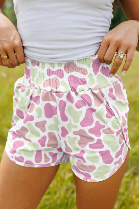 Grüne Tarnmuster Athleisure-Shorts mit hohem Taille