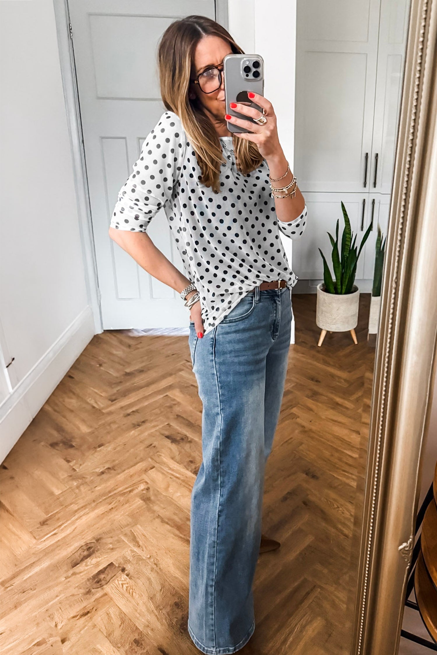 Schwarzes Polka-Dot Sheer Mesh Langärmeliges Rundhals-Shift-Top – Damesmode Afbeelding 2