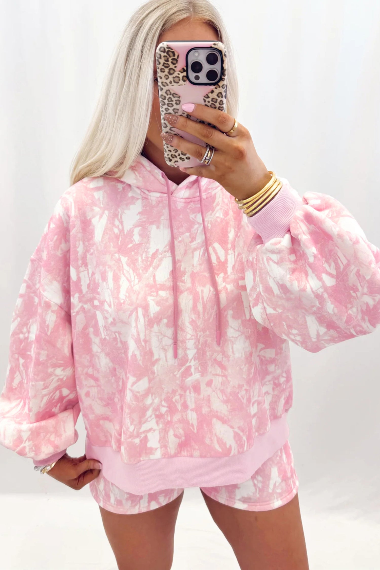 Różowy abstrakcyjny nadruk luźna bluza z kapturem Slim Shorts zestaw 2 części