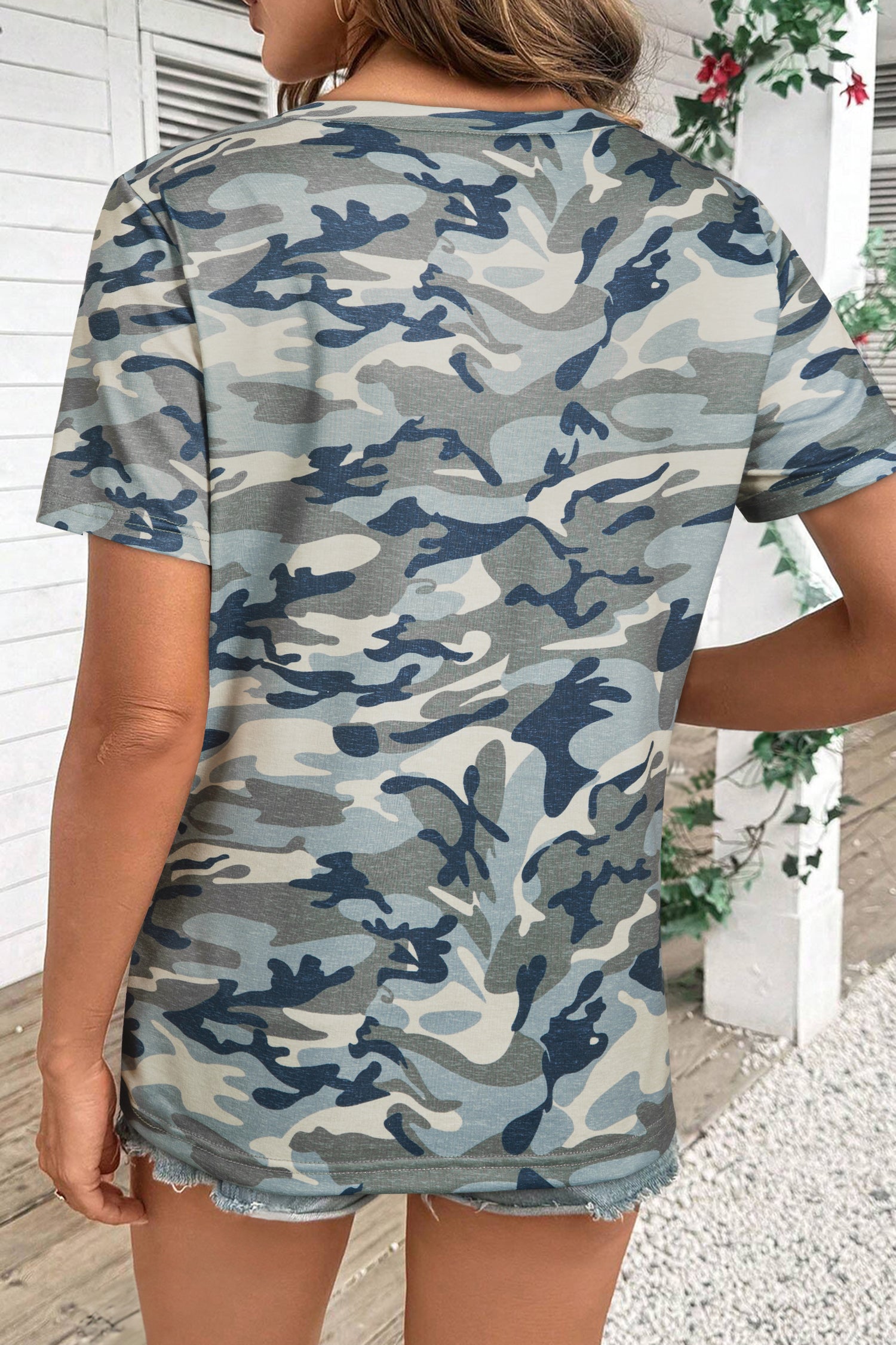 Grünes Tarnmuster-T-Shirt mit Crew-Neck