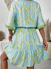Himmelblaues Blumenmuster mit hohem Taillen-Rüschen-Mini-Minikleid mit kurzen Ärmeln - Miniatuur