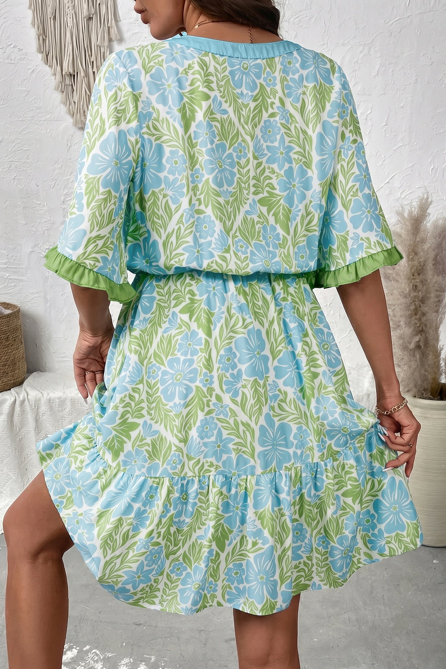 Mini robe à manches courtes à motifs floraux bleu ciel à volants taille haute