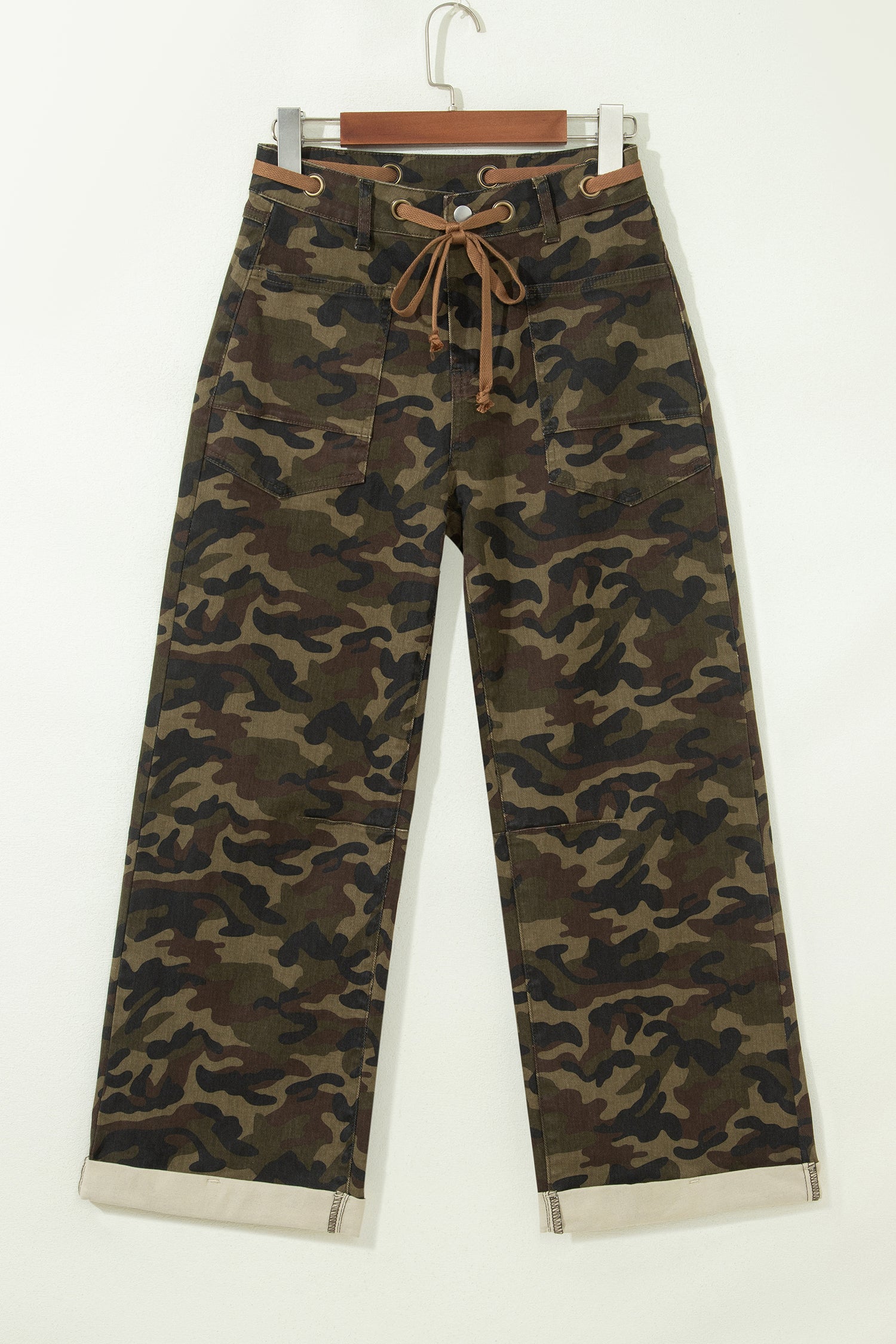 Flerfarvet camouflageprint retro gummi slips med løse jeans i taljen