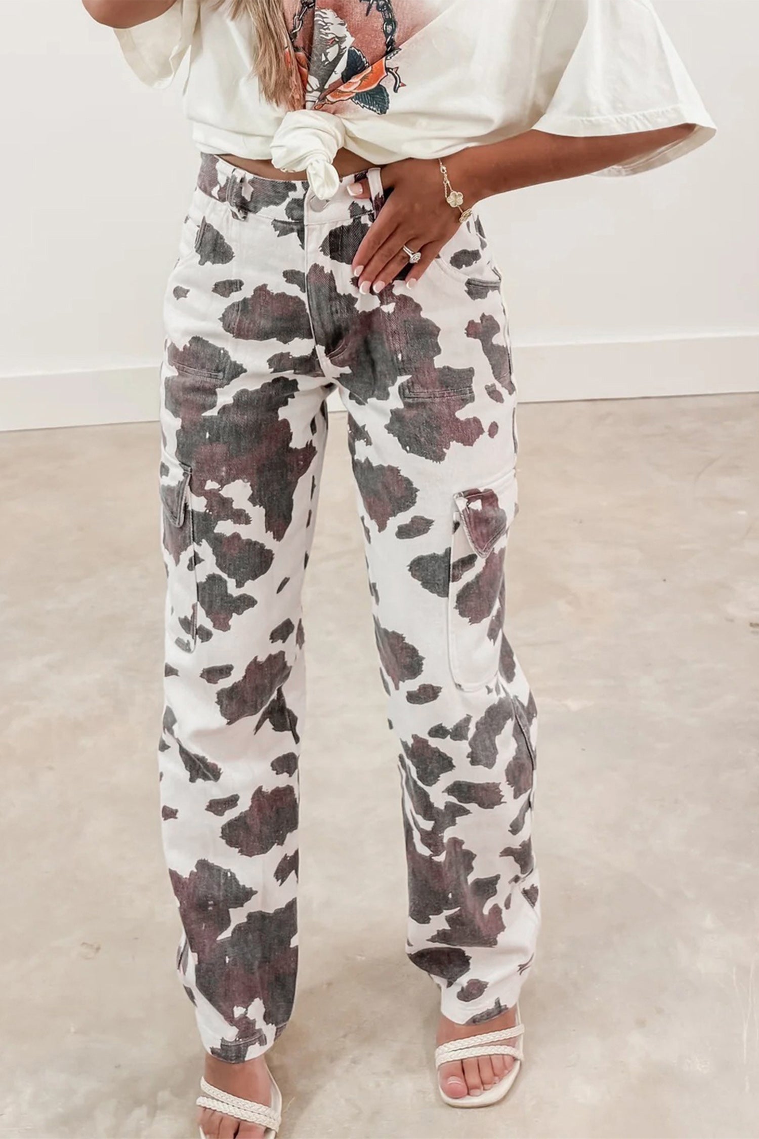 Brown Cow Spots Printed Multi Pocketed Jeans - Damesmode Afbeelding 1