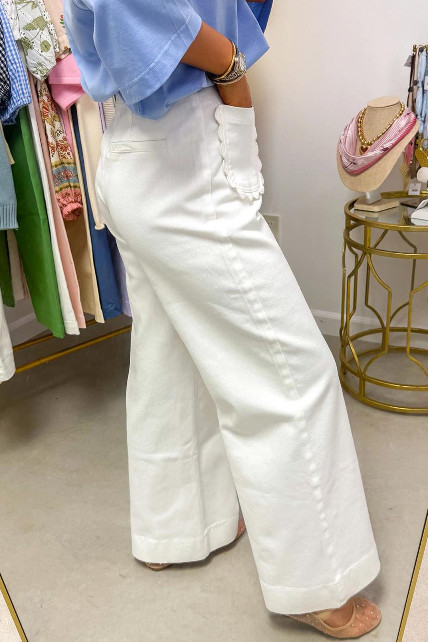 Jeans brancos de cor sólida com patch Pocket Shift