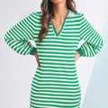 Grün gestreiftes Kontrastkragen-Minikleid mit langärmligem Split Neck - Foto 3