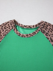 Grünes Patchwork-T-T-Shirt mit Kordel-Rippen-Leopardenfarbe - Miniatuur