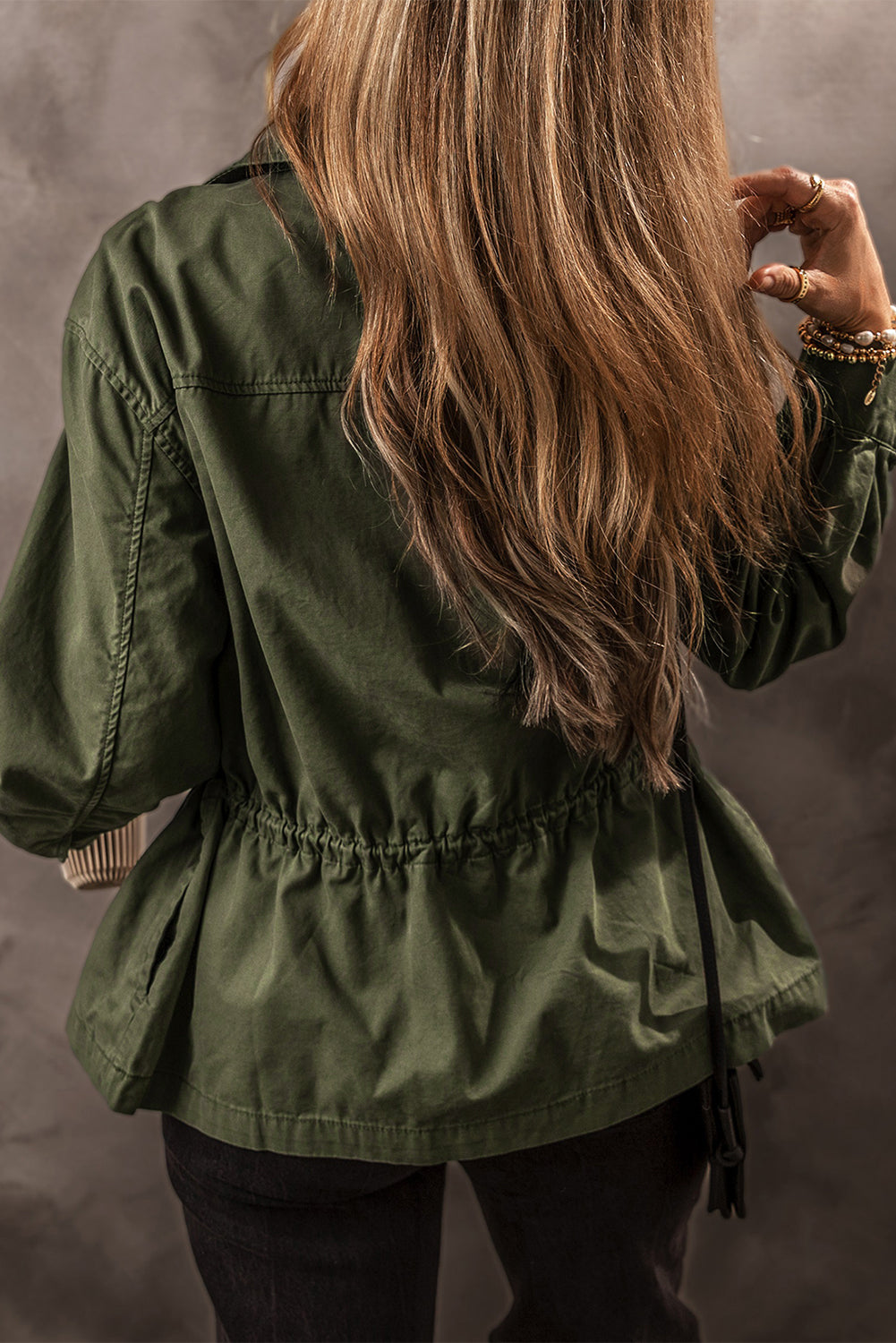 Moosgrüne Druckknopf-Reißverschlussjacke mit enger Taille und Kragen