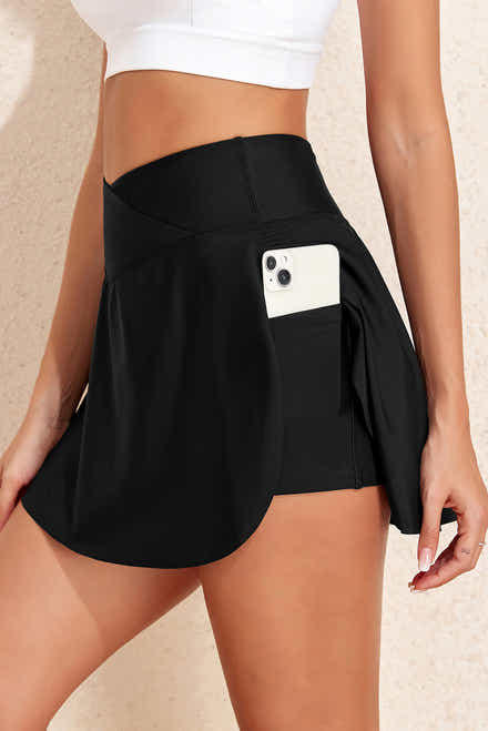 Black Solid Pocketed Crossover High Waist Swim Skort - Damesmode Afbeelding 1