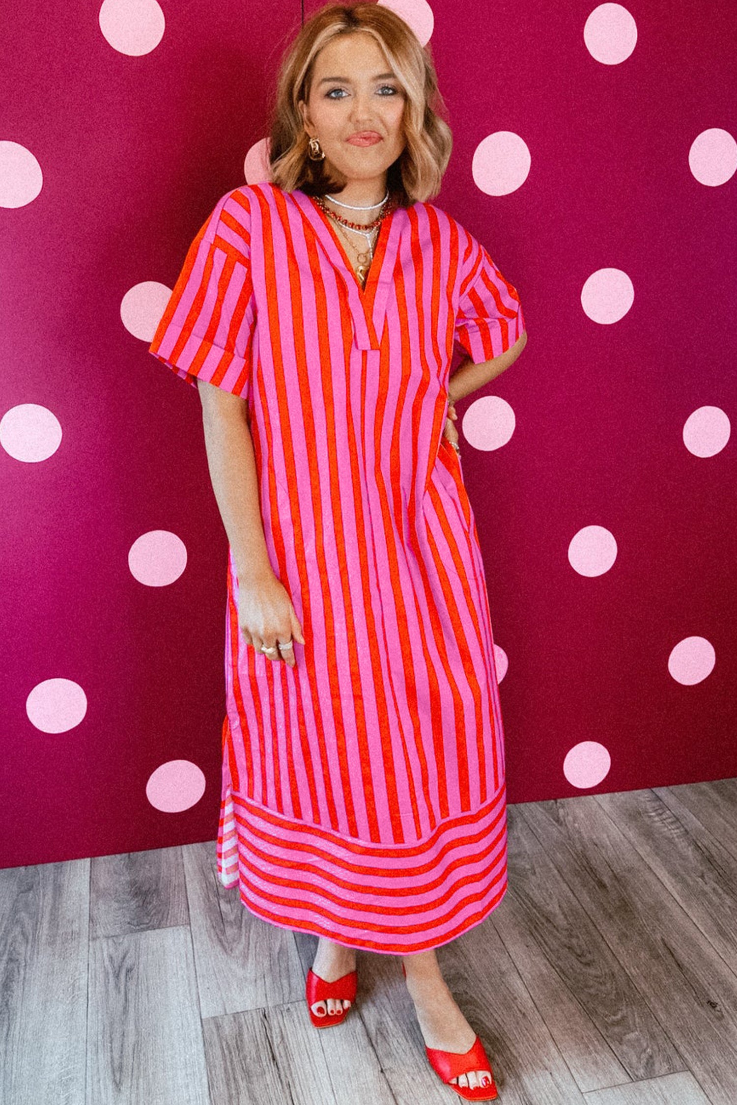 Roter Streifen mit V-Ausschnitt und Ärmel entspanntes Split-Midi-Kleid