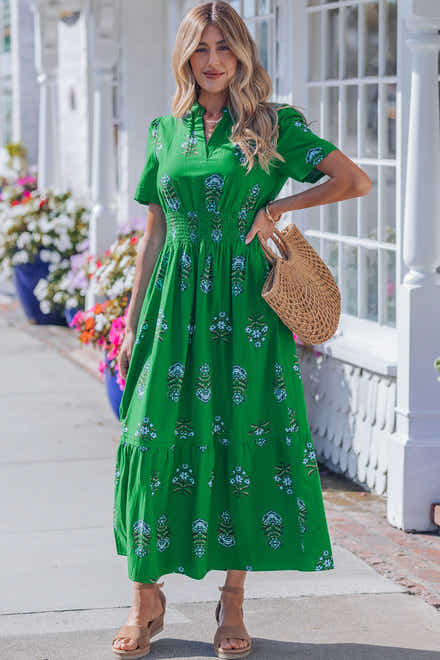 Grünes Maxikleid mit gespaltenem Schnitt mit geschnittenem Schnitt und Rüschensaum
