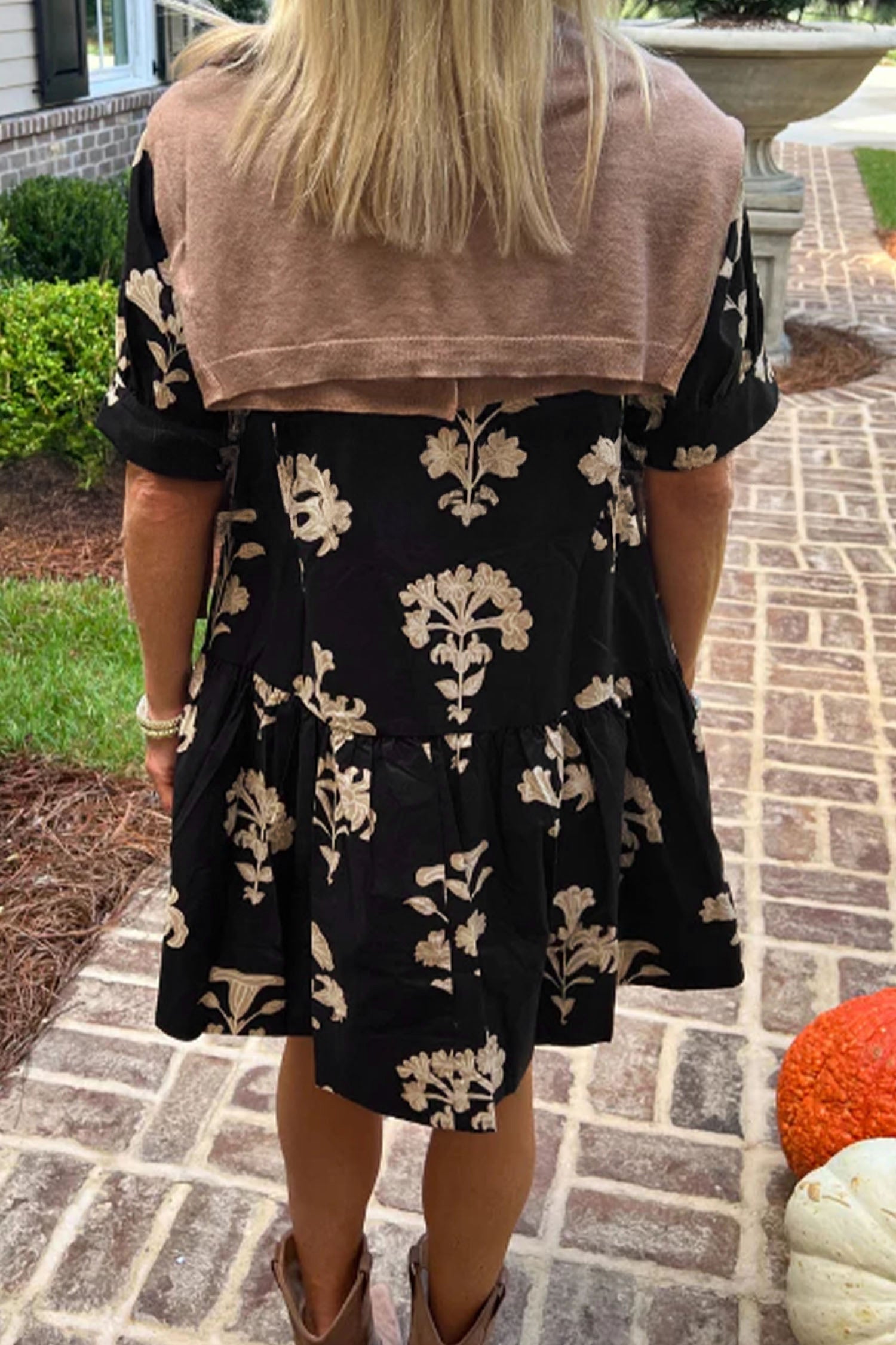 Schwarzes Rüschen-V-Ausschnitt-Puff-Kurzärmel-Minikleid mit Blumen – Damesmode Afbeelding 2