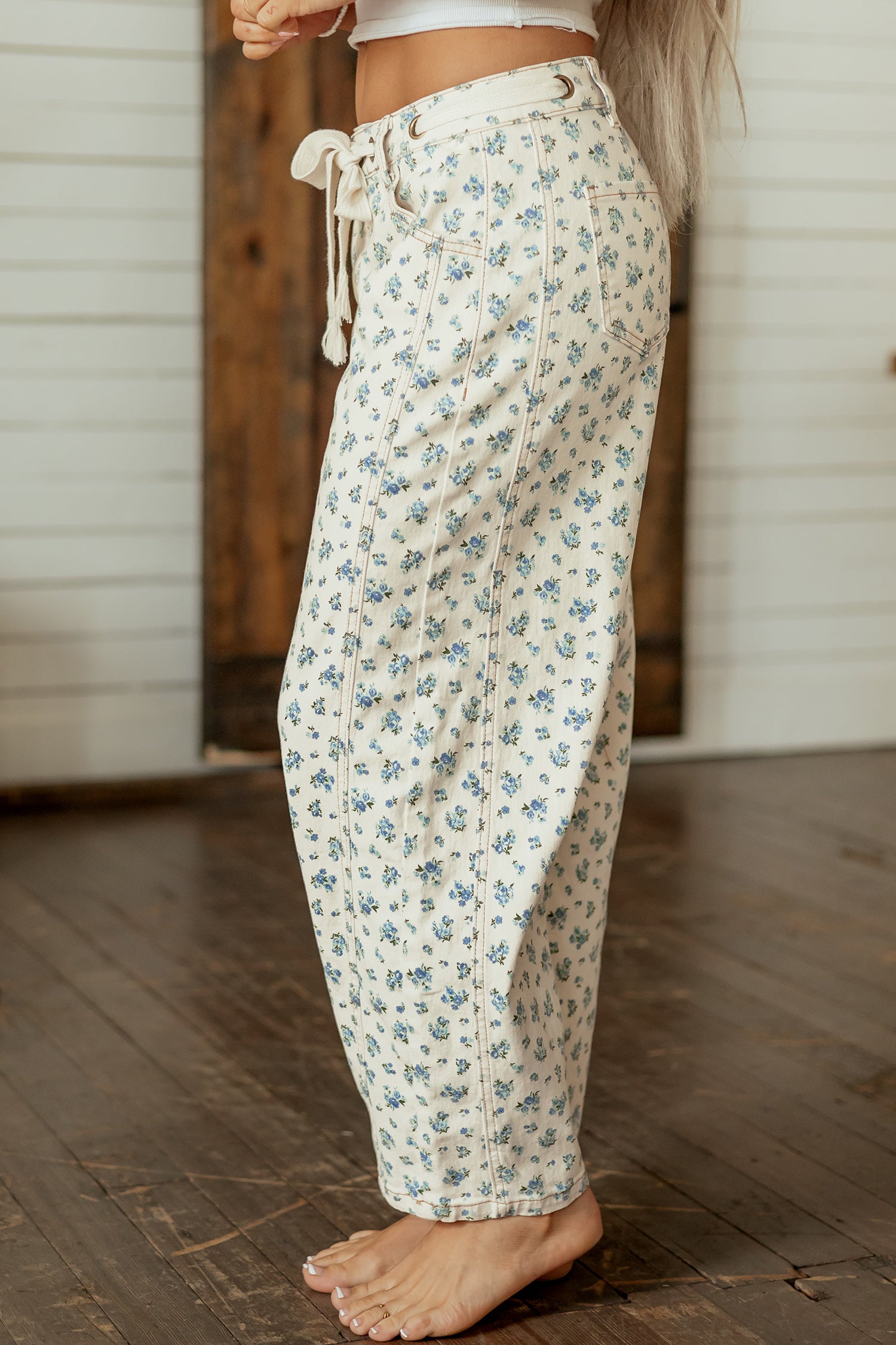 Beige Grommet Knot Waist Floral Barrel Leg Jeans - Damesmode Afbeelding 3