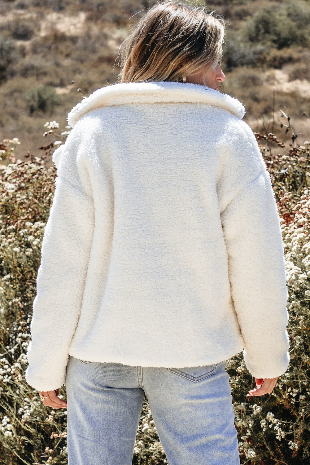 Beige Faux Fur Button Pocketed Lapel Collar Jacket - Damesmode Afbeelding 2
