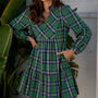 Mini vestido de manga larga con escote largo y volantes con estampado de cuadros verdes