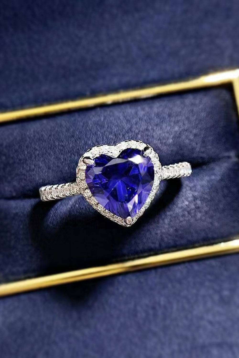 2 Carat Moissanite Heart-Shaped Side Stone Ring | Redblad 18K Solid Gold & Certified Diamond Rings